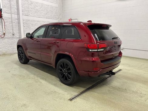 Used 2022 Jeep Grand Cherokee Laredo X AWD/4WD image 6