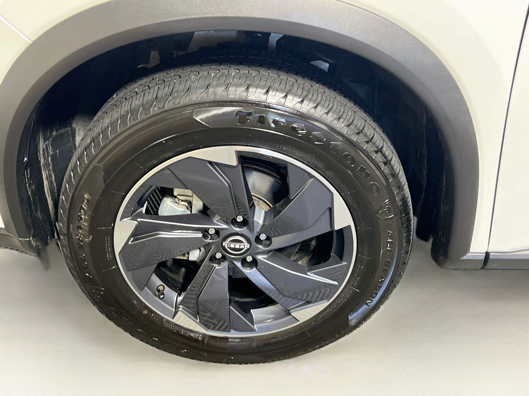 Used 2025 Nissan Rogue SV FWD image 16