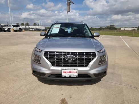Used 2025 Hyundai Venue SEL FWD image 11