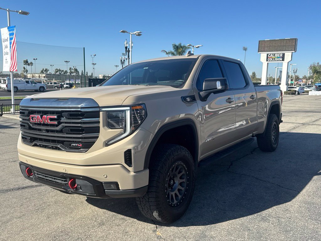 Used 2022 GMC Sierra 1500 AT4 w/ AT4 Premium Package AWD/4WD image 4