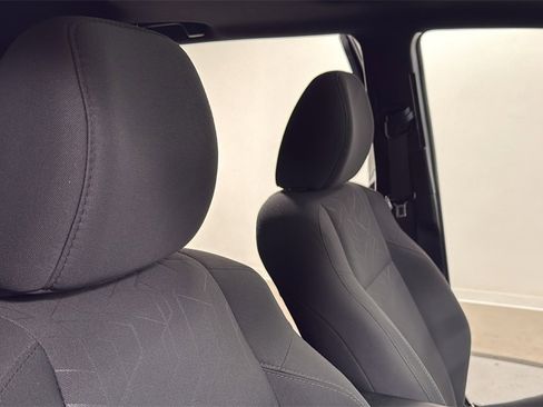 Used 2017 Toyota Tacoma TRD Off-Road w/ Premium & Technology Package image 19