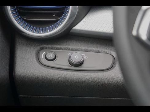 New 2026 Chevrolet Trax LT w/ LT Convenience Package FWD image 16