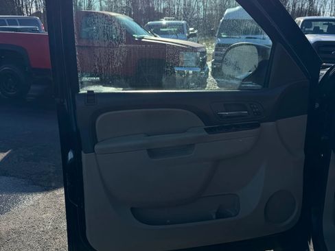 Used 2013 Chevrolet Avalanche LTZ image 12