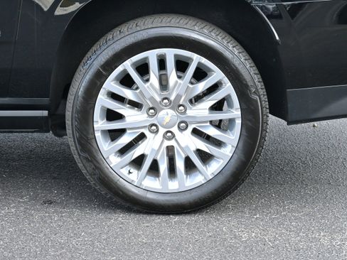 Used 2024 Chevrolet Suburban Premier w/ Premium Package 2 image 41