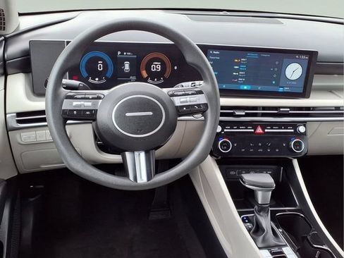 Used 2025 Hyundai Tucson SEL FWD image 13