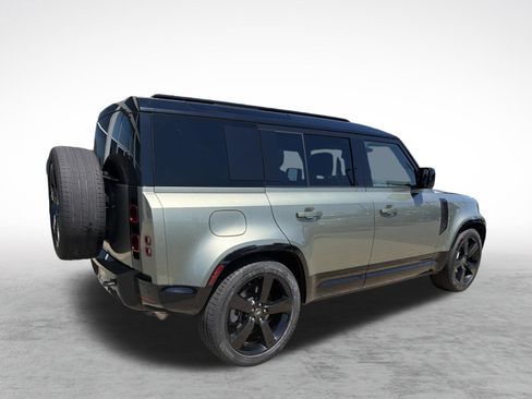 Used 2025 Land Rover Defender 110 X-Dynamic SE AWD/4WD image 11