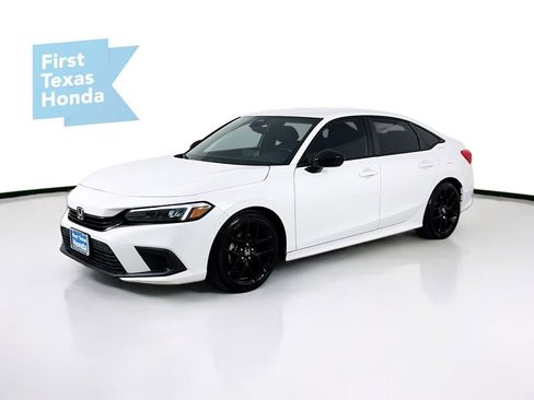 Used 2023 Honda Civic Sport image 3