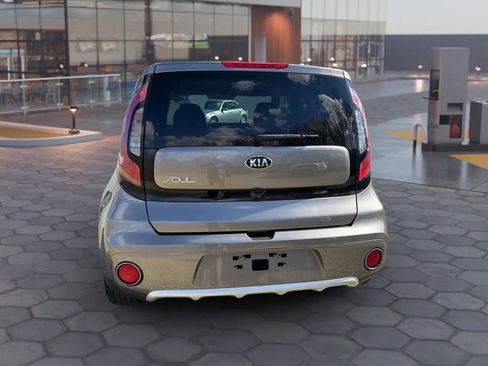 Used 2018 Kia Soul + FWD image 10