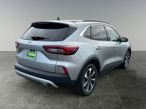 Used 2023 Ford Escape Platinum image 7