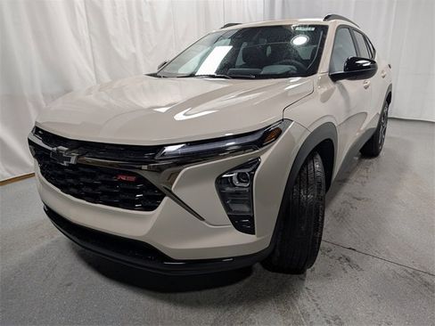 New 2026 Chevrolet Trax RS w/ Sunroof Package image 7