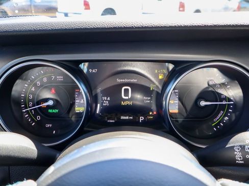 Used 2022 Jeep Wrangler Unlimited Rubicon 4xe AWD/4WD image 13