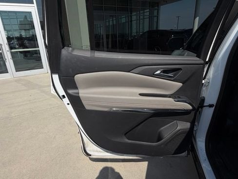 Used 2025 Chevrolet Traverse LT w/ Sun and Wheel Package FWD image 26