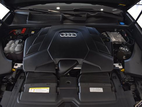 Used 2020 Audi Q8 Premium Plus w/ Premium Plus Package AWD/4WD image 29