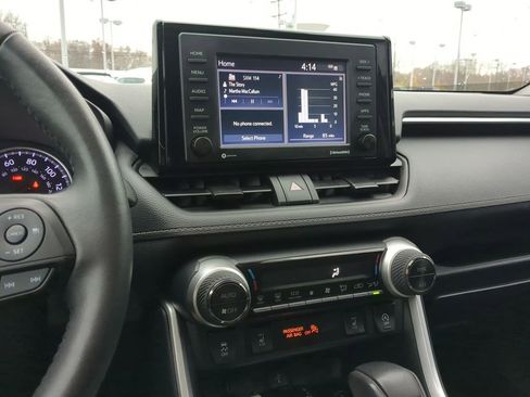 Used 2021 Toyota RAV4 XLE image 20