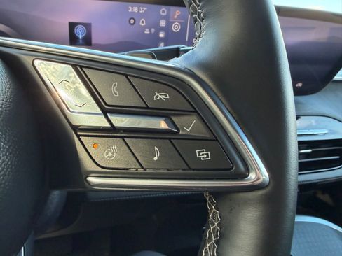 Used 2025 Buick Enclave Preferred w/ Power Package image 22