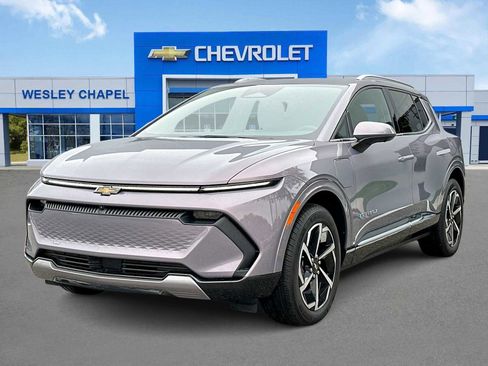 Certified 2024 Chevrolet Equinox EV LT image 1