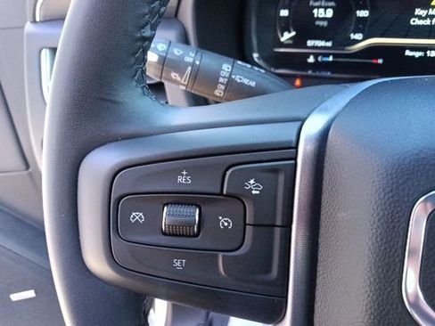 Used 2024 GMC Yukon XL SLT image 18