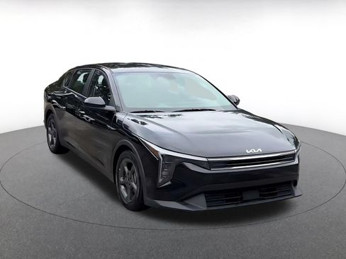 Used 2025 Kia K4 FWD image 3
