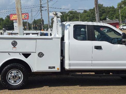 Used 2019 Ford F250 XL w/ XL Value Package AWD/4WD image 2