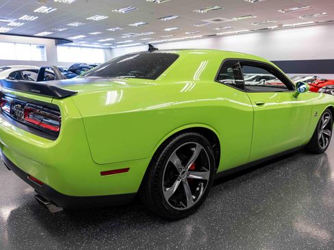 Used 2015 Dodge Challenger R/T RWD image 4