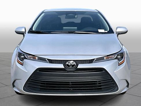 Used 2025 Toyota Corolla LE image 4