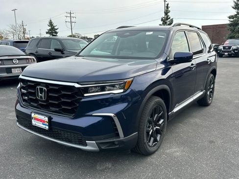 New 2025 Honda Pilot Touring image 1