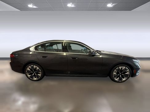 Used 2026 BMW 530i RWD image 8