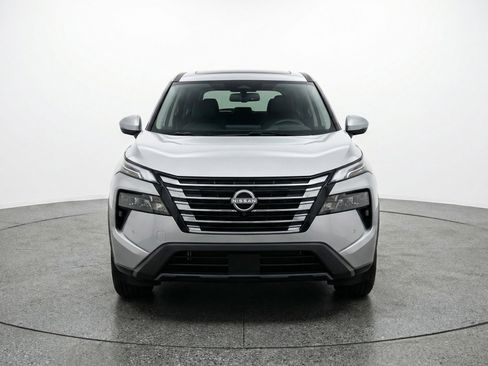Used 2025 Nissan Rogue SV AWD/4WD image 2