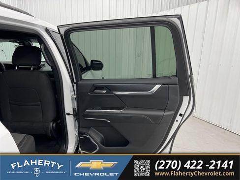 Used 2025 GMC Acadia Elevation FWD image 12