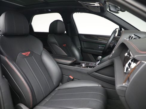Certified 2021 Bentley Bentayga image 29