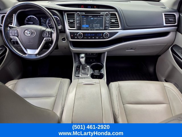 Used 2017 Toyota Highlander XLE AWD/4WD image 16