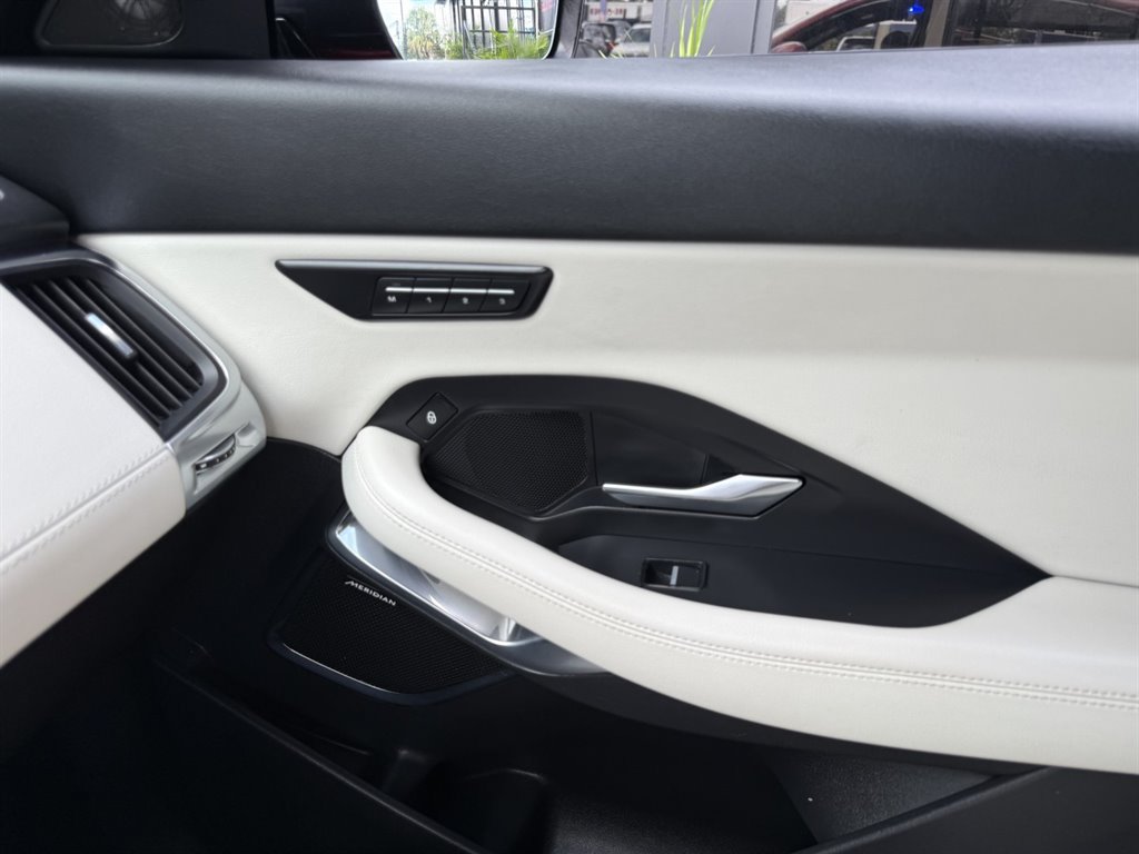 Used 2018 Jaguar E-PACE R-Dynamic SE AWD/4WD image 31