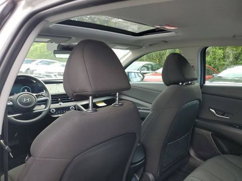 Certified 2025 Hyundai Elantra SEL FWD image 25