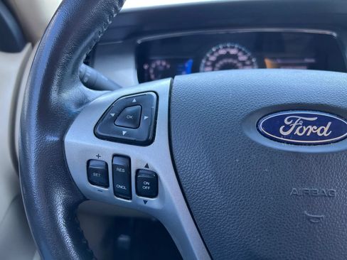 Used 2013 Ford Taurus SEL FWD image 20