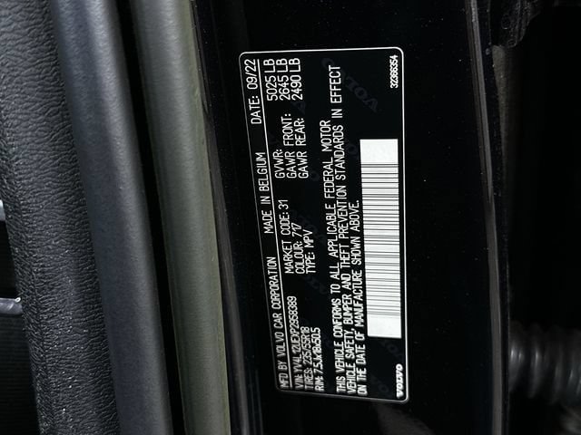 Used 2023 Volvo XC40 B5 Plus AWD/4WD image 35