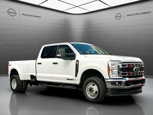 Used 2024 Ford F350 XLT AWD/4WD image 2