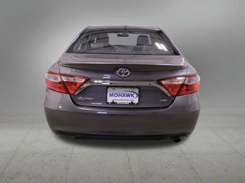 Used 2017 Toyota Camry SE image 4
