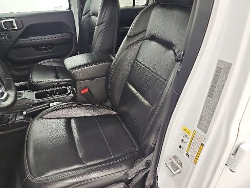 Used 2020 Jeep Wrangler Unlimited Sahara AWD/4WD image 15