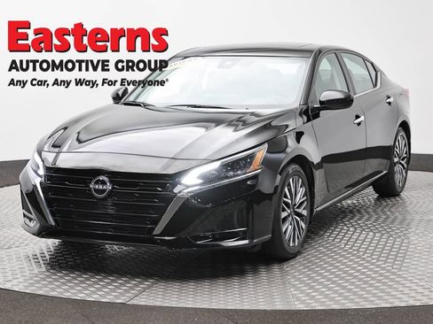 Used 2024 Nissan Altima 2.5 SV w/ SV Premium Package FWD image 1