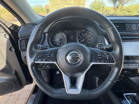 Used 2018 Nissan Rogue SV FWD image 30