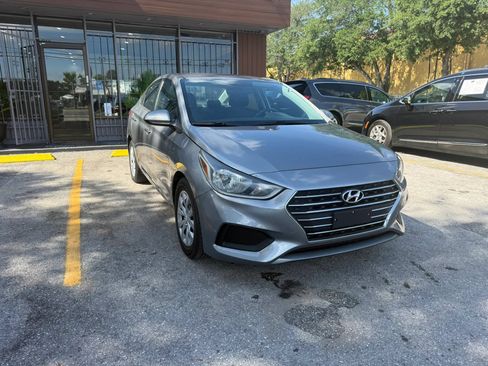 Used 2021 Hyundai Accent SE FWD image 3