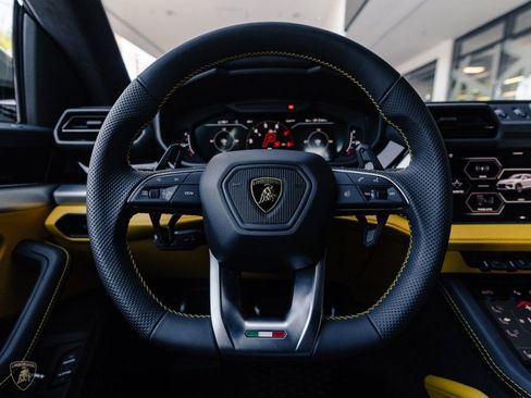 Used 2025 Lamborghini Urus S AWD/4WD image 12
