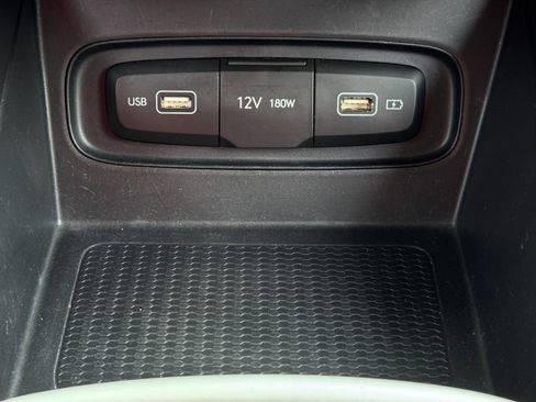 Used 2022 Hyundai Venue Limited w/ Cargo Package image 28