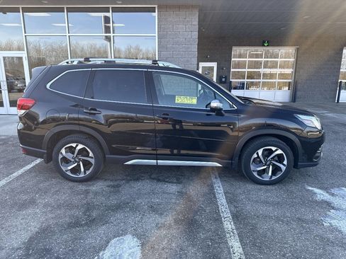 Used 2023 Subaru Forester Touring image 2