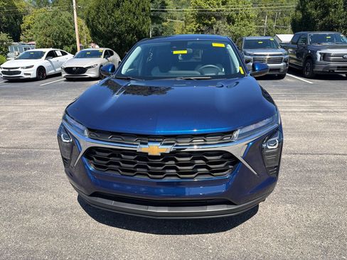 Used 2024 Chevrolet Trax LS w/ LS Convenience Package FWD image 8