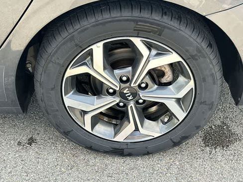 Used 2021 Kia Forte LXS FWD image 5