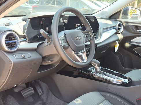 New 2026 Chevrolet Trax LT w/ Driver Confidence Package FWD image 9