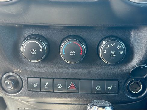 Used 2016 Jeep Wrangler Rubicon w/ Power Convenience Group AWD/4WD image 21