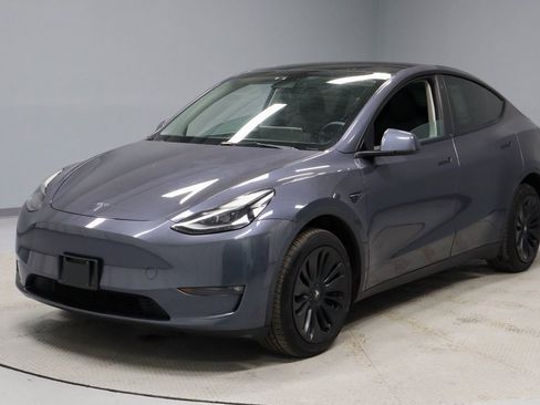 Used 2023 Tesla Model Y Long Range image 10