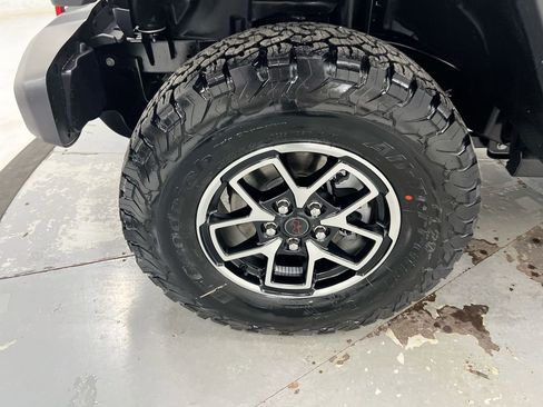 New 2026 Jeep Wrangler Unlimited Rubicon AWD/4WD image 25